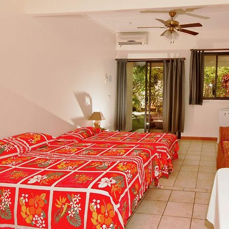Pension Fare Maeva HUH Exterior foto
